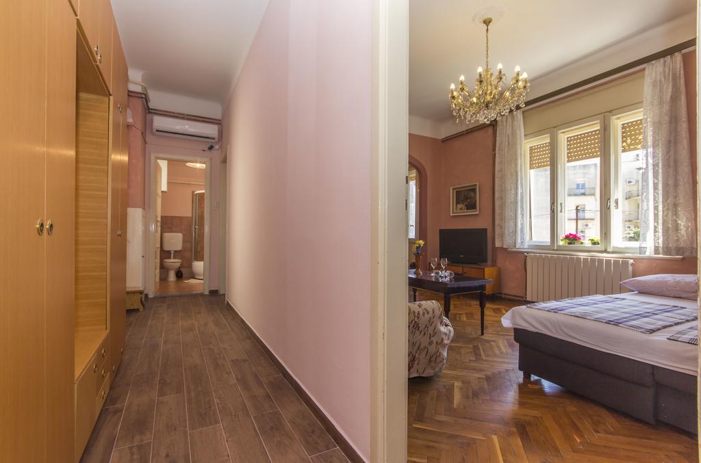 Spacious & Smart Center Apartment Пула Номер фото