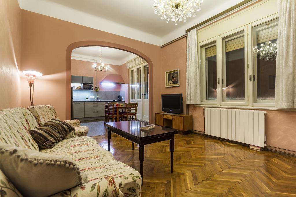 Spacious & Smart Center Apartment Пула Экстерьер фото