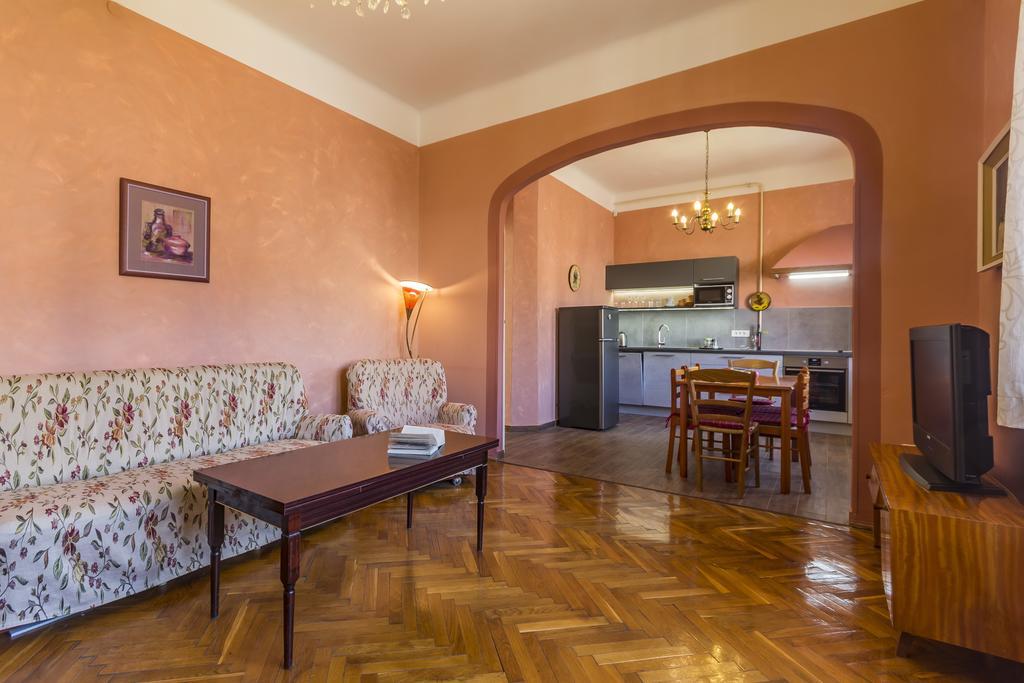 Spacious & Smart Center Apartment Пула Экстерьер фото